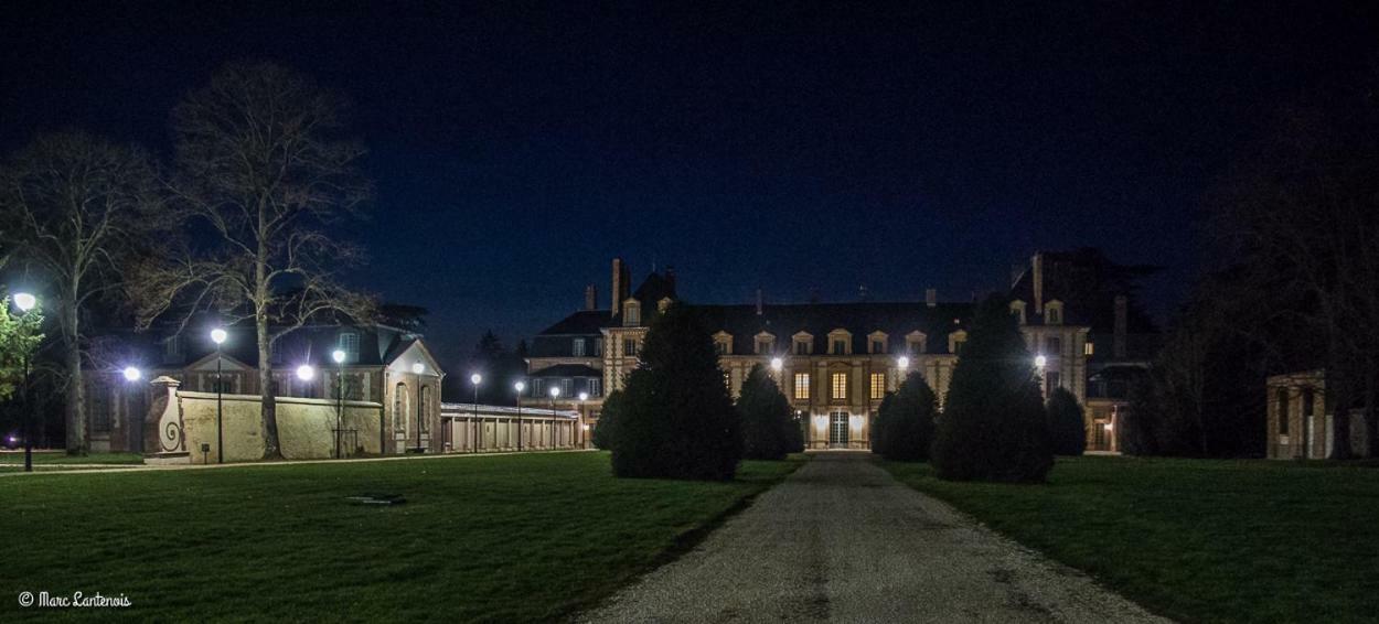 Exceptionnel Chateau Pres De Paris Abondant المظهر الخارجي الصورة
